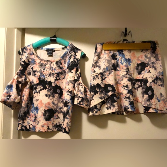 NWOT Aqua floral cold shoulder top & skirt - XS - Picture 1 of 1